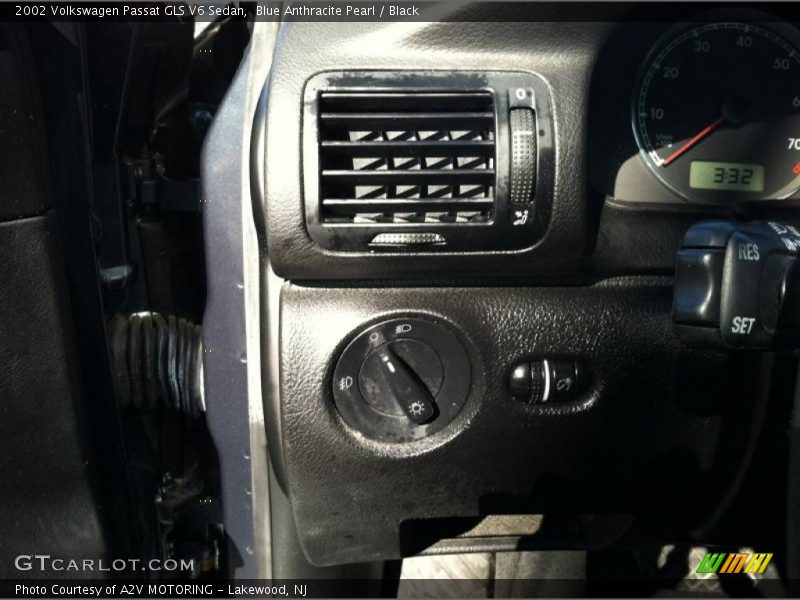 Blue Anthracite Pearl / Black 2002 Volkswagen Passat GLS V6 Sedan