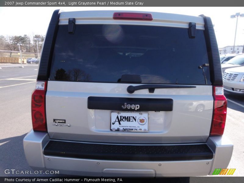 Light Graystone Pearl / Medium Slate Gray 2007 Jeep Commander Sport 4x4