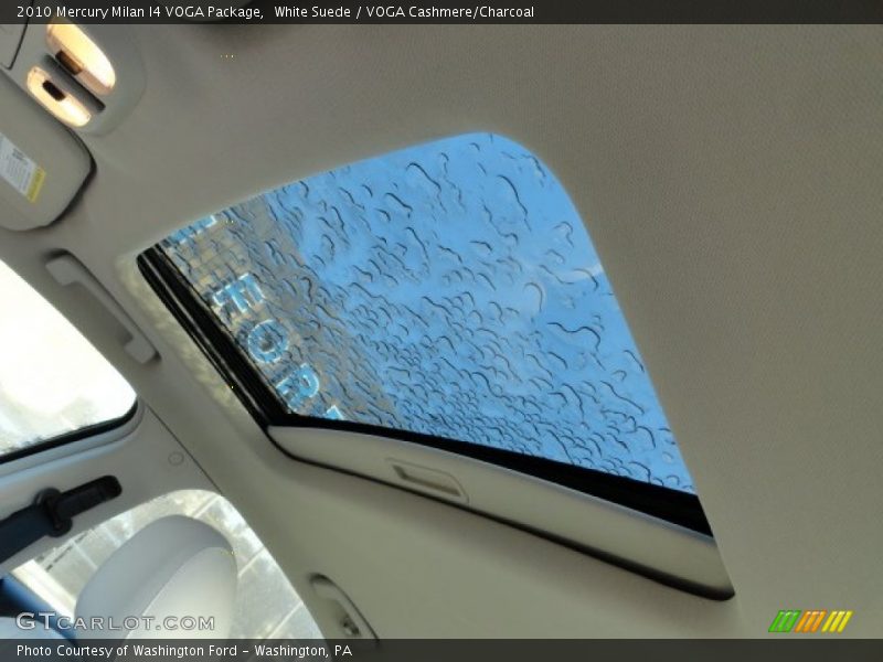 Sunroof of 2010 Milan I4 VOGA Package