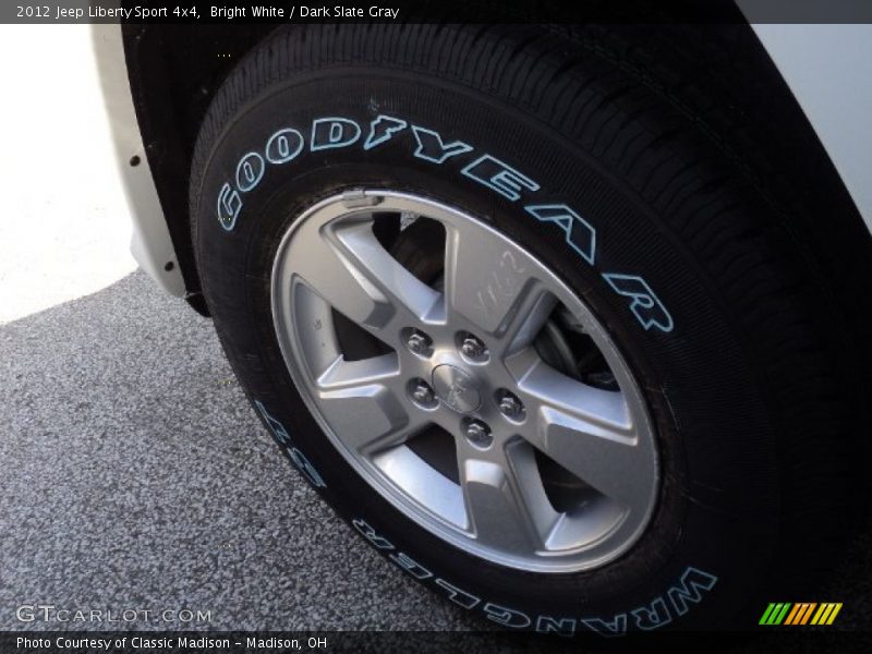 Bright White / Dark Slate Gray 2012 Jeep Liberty Sport 4x4