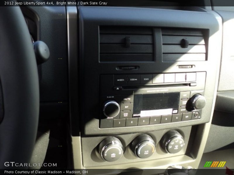 Bright White / Dark Slate Gray 2012 Jeep Liberty Sport 4x4