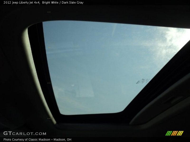 Bright White / Dark Slate Gray 2012 Jeep Liberty Jet 4x4