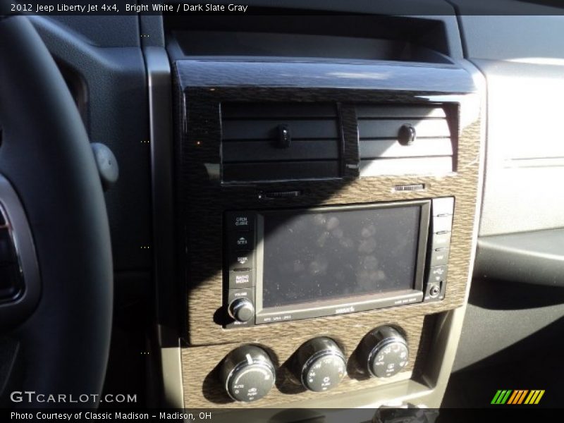 Bright White / Dark Slate Gray 2012 Jeep Liberty Jet 4x4