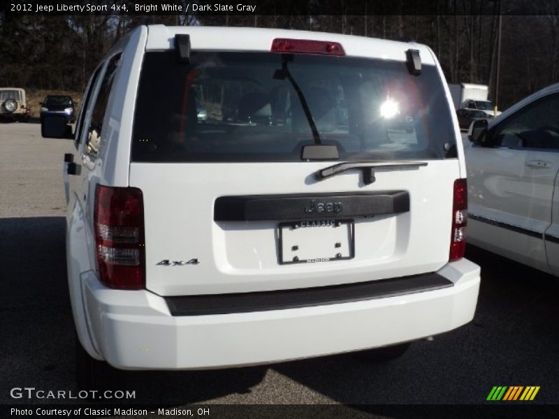 Bright White / Dark Slate Gray 2012 Jeep Liberty Sport 4x4
