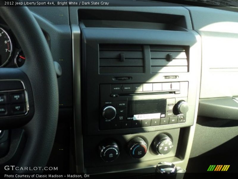 Bright White / Dark Slate Gray 2012 Jeep Liberty Sport 4x4