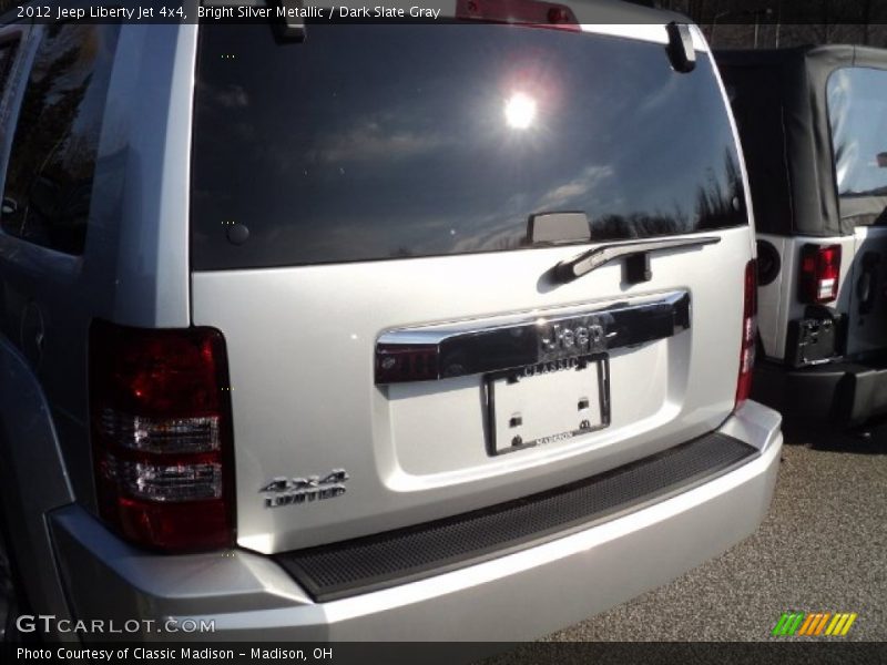 Bright Silver Metallic / Dark Slate Gray 2012 Jeep Liberty Jet 4x4