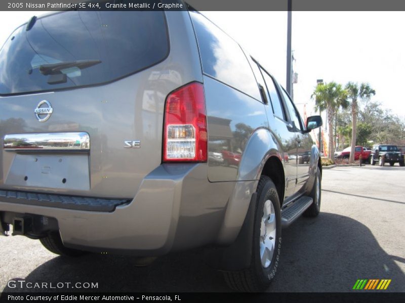 Granite Metallic / Graphite 2005 Nissan Pathfinder SE 4x4