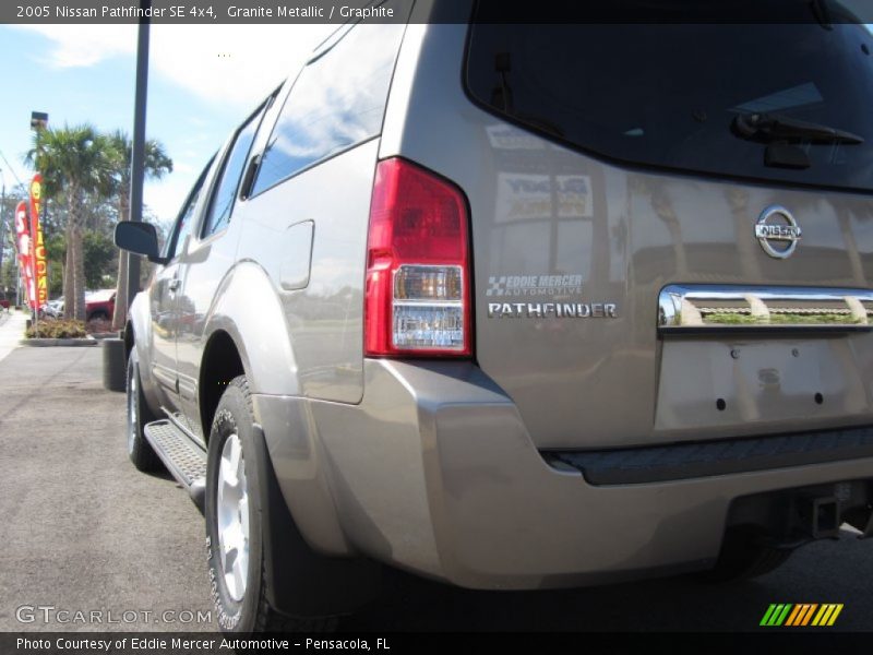 Granite Metallic / Graphite 2005 Nissan Pathfinder SE 4x4