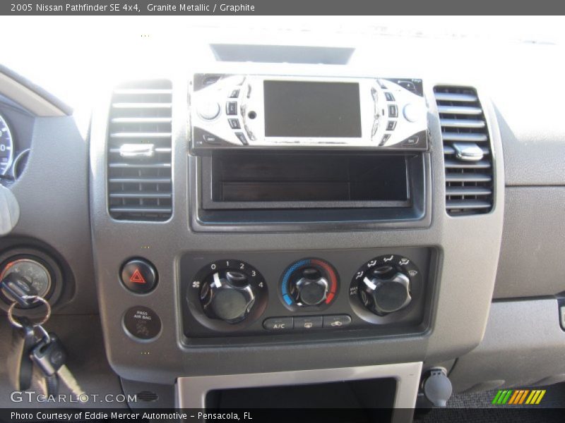 Granite Metallic / Graphite 2005 Nissan Pathfinder SE 4x4