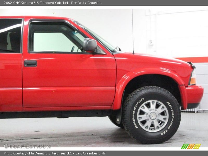 Fire Red / Graphite 2002 GMC Sonoma SLS Extended Cab 4x4