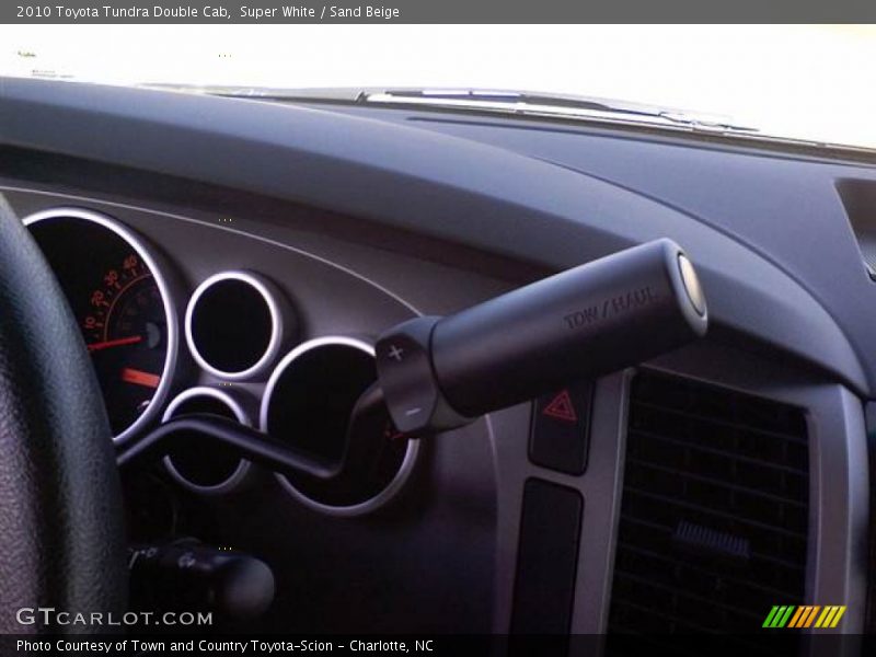 Super White / Sand Beige 2010 Toyota Tundra Double Cab