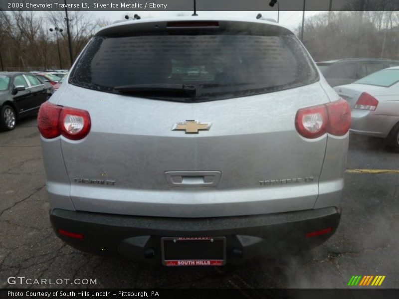 Silver Ice Metallic / Ebony 2009 Chevrolet Traverse LS