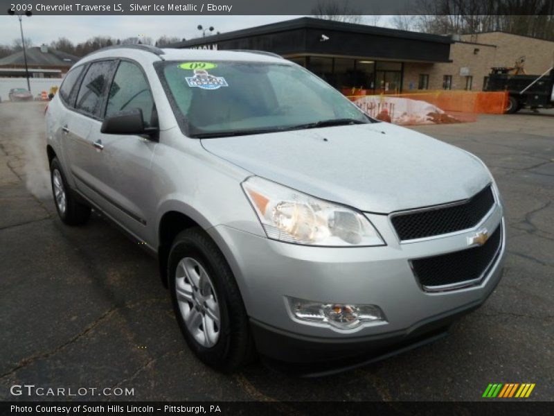 Silver Ice Metallic / Ebony 2009 Chevrolet Traverse LS