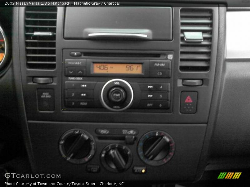 Magnetic Gray / Charcoal 2009 Nissan Versa 1.8 S Hatchback