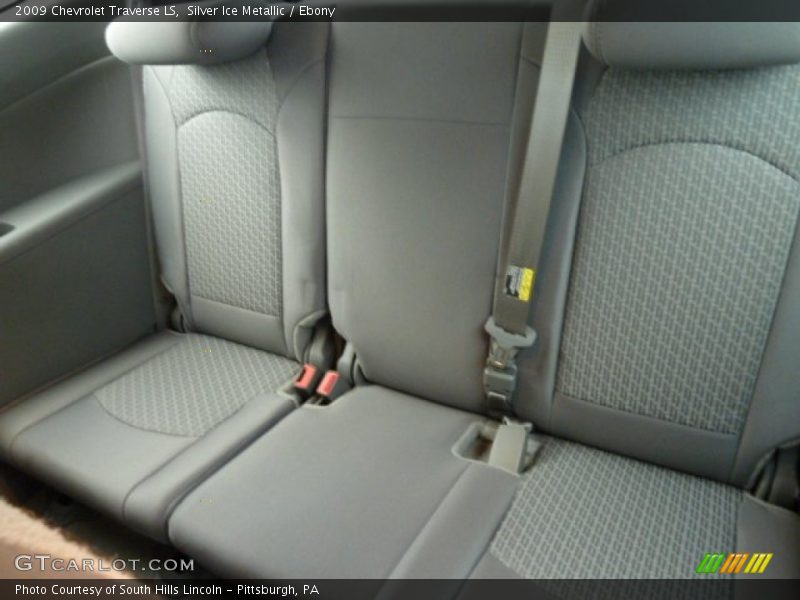 Silver Ice Metallic / Ebony 2009 Chevrolet Traverse LS