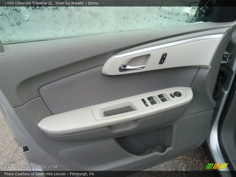 Silver Ice Metallic / Ebony 2009 Chevrolet Traverse LS