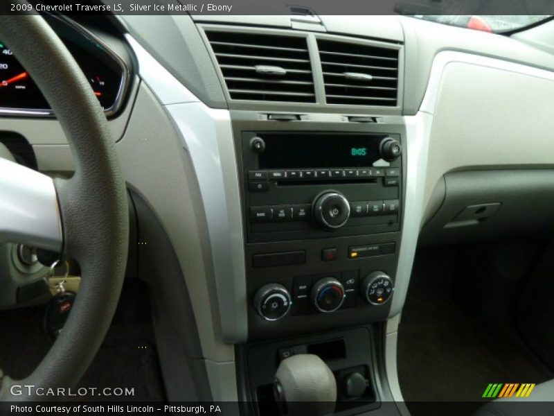 Silver Ice Metallic / Ebony 2009 Chevrolet Traverse LS