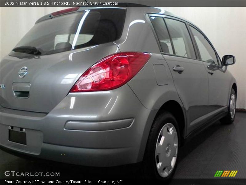 Magnetic Gray / Charcoal 2009 Nissan Versa 1.8 S Hatchback