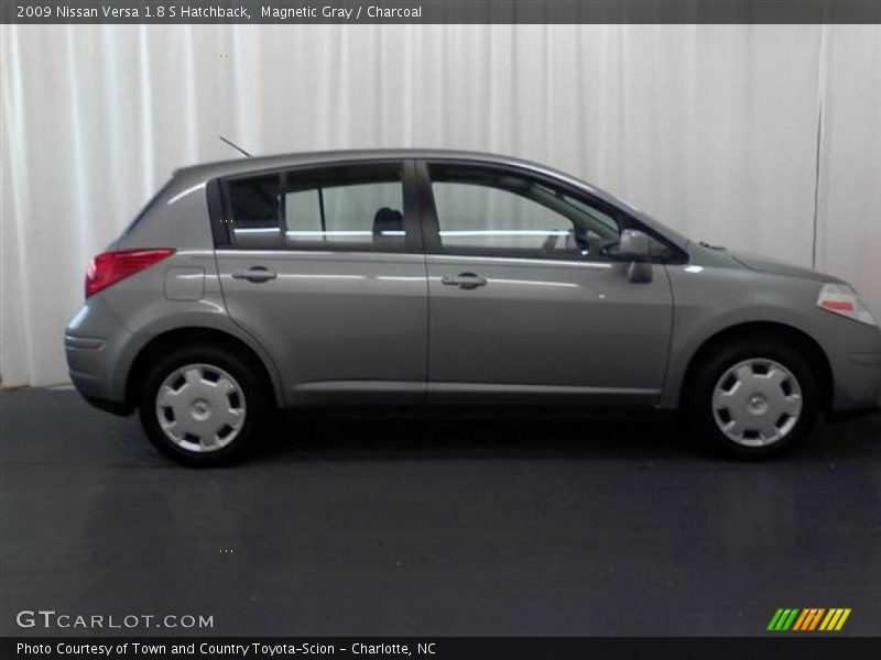 Magnetic Gray / Charcoal 2009 Nissan Versa 1.8 S Hatchback