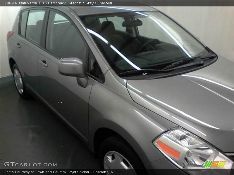 Magnetic Gray / Charcoal 2009 Nissan Versa 1.8 S Hatchback