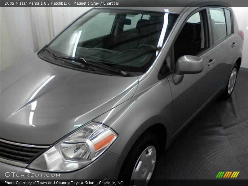 Magnetic Gray / Charcoal 2009 Nissan Versa 1.8 S Hatchback