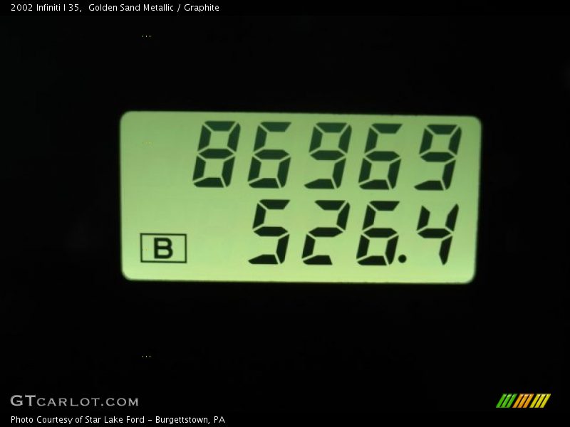 Golden Sand Metallic / Graphite 2002 Infiniti I 35