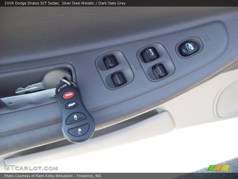 Silver Steel Metallic / Dark Slate Grey 2006 Dodge Stratus SXT Sedan