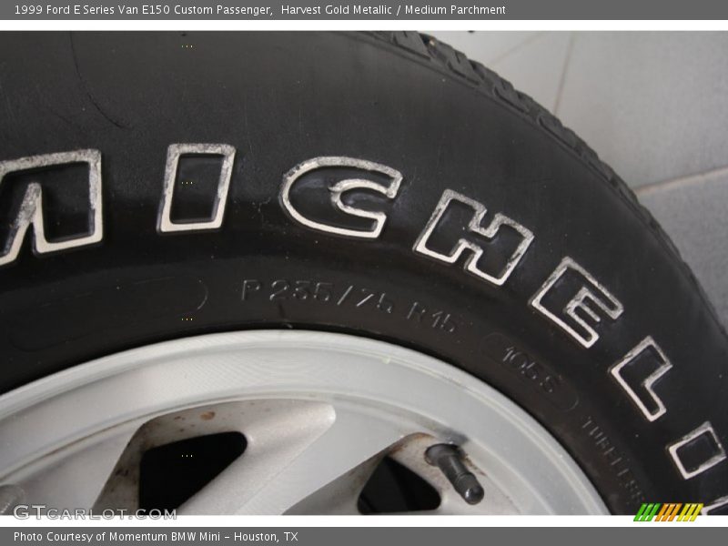 Harvest Gold Metallic / Medium Parchment 1999 Ford E Series Van E150 Custom Passenger
