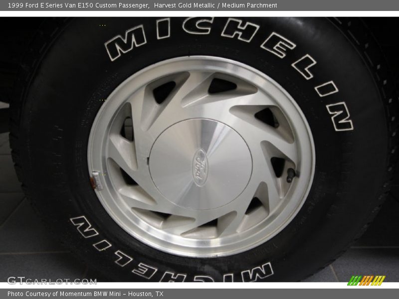 Harvest Gold Metallic / Medium Parchment 1999 Ford E Series Van E150 Custom Passenger