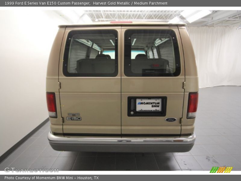 Harvest Gold Metallic / Medium Parchment 1999 Ford E Series Van E150 Custom Passenger