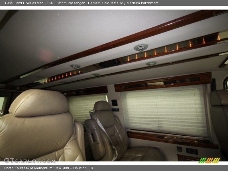 Harvest Gold Metallic / Medium Parchment 1999 Ford E Series Van E150 Custom Passenger