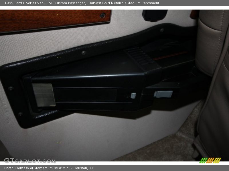 Harvest Gold Metallic / Medium Parchment 1999 Ford E Series Van E150 Custom Passenger