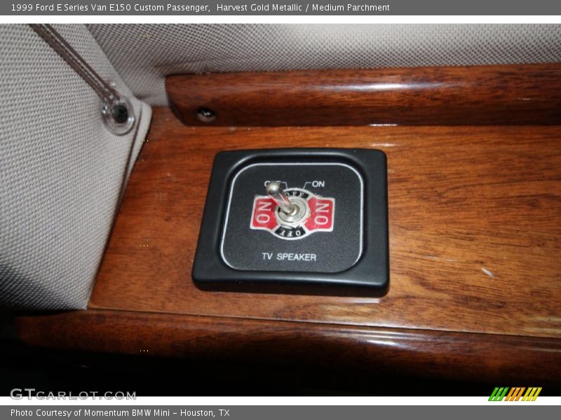Harvest Gold Metallic / Medium Parchment 1999 Ford E Series Van E150 Custom Passenger