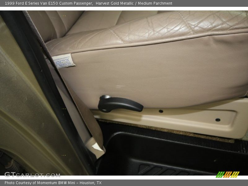 Harvest Gold Metallic / Medium Parchment 1999 Ford E Series Van E150 Custom Passenger
