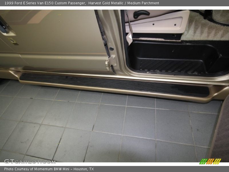 Harvest Gold Metallic / Medium Parchment 1999 Ford E Series Van E150 Custom Passenger