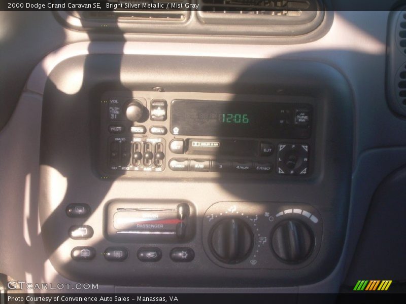 Bright Silver Metallic / Mist Gray 2000 Dodge Grand Caravan SE