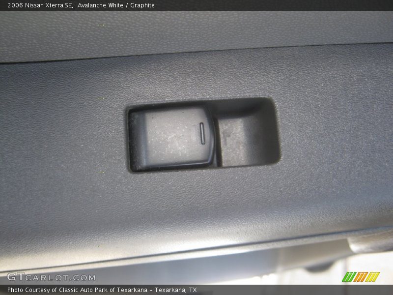 Avalanche White / Graphite 2006 Nissan Xterra SE