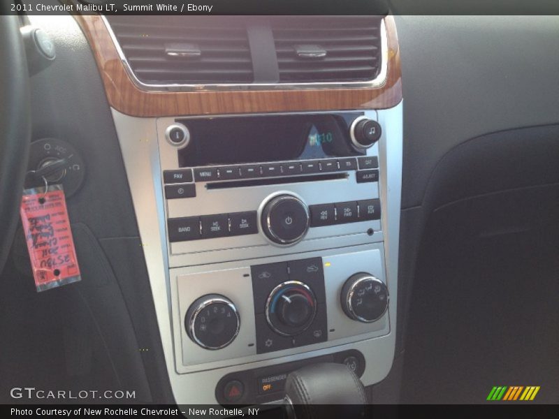Summit White / Ebony 2011 Chevrolet Malibu LT