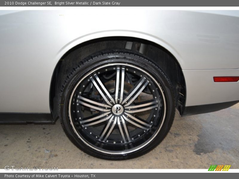 Bright Silver Metallic / Dark Slate Gray 2010 Dodge Challenger SE