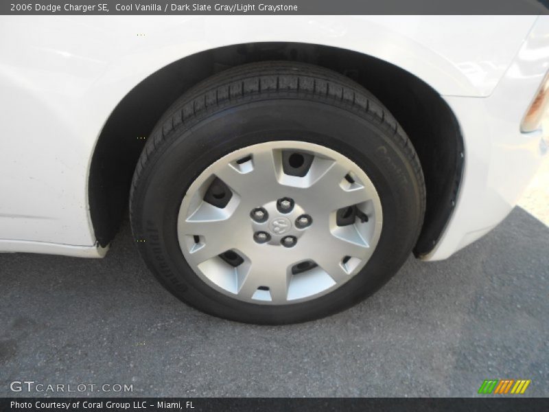 Cool Vanilla / Dark Slate Gray/Light Graystone 2006 Dodge Charger SE