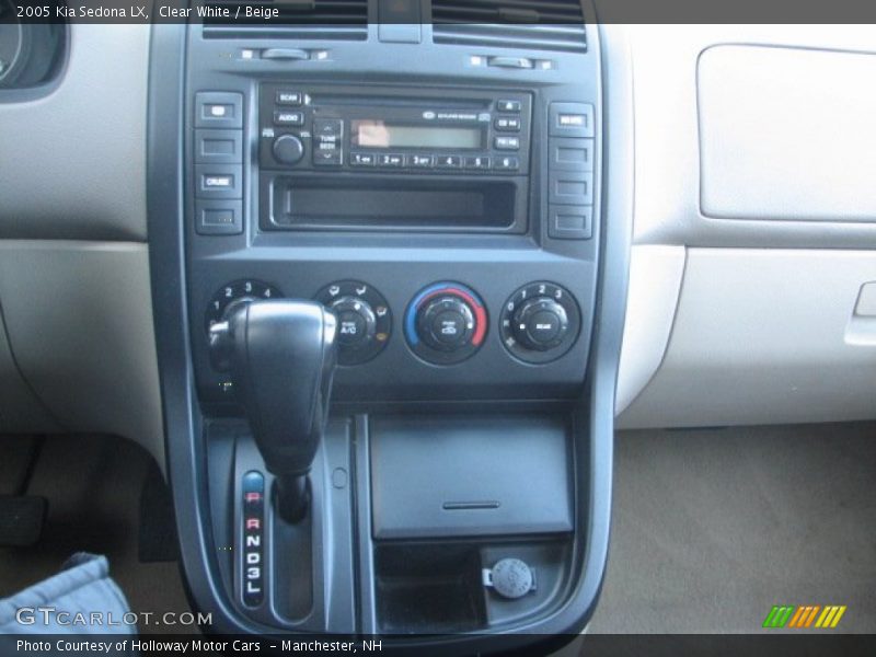 Clear White / Beige 2005 Kia Sedona LX