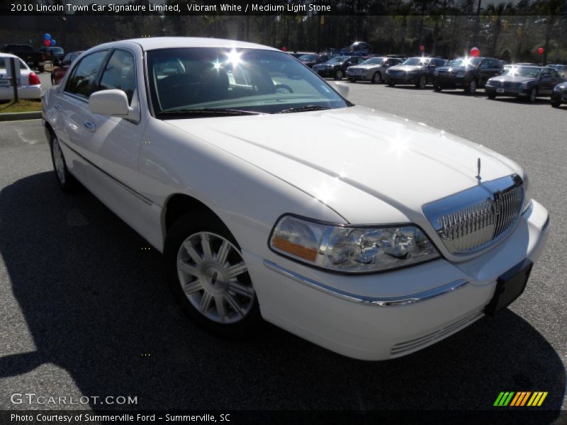 Vibrant White / Medium Light Stone 2010 Lincoln Town Car Signature Limited