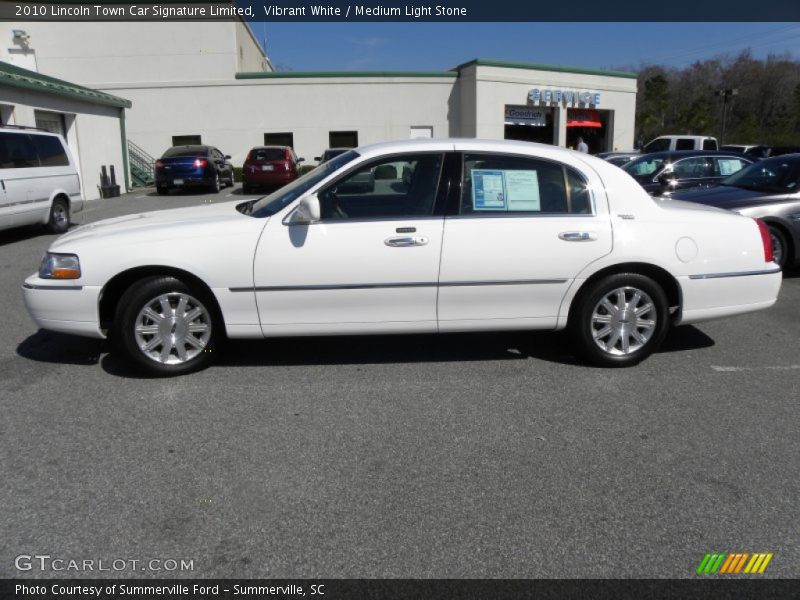 Vibrant White / Medium Light Stone 2010 Lincoln Town Car Signature Limited