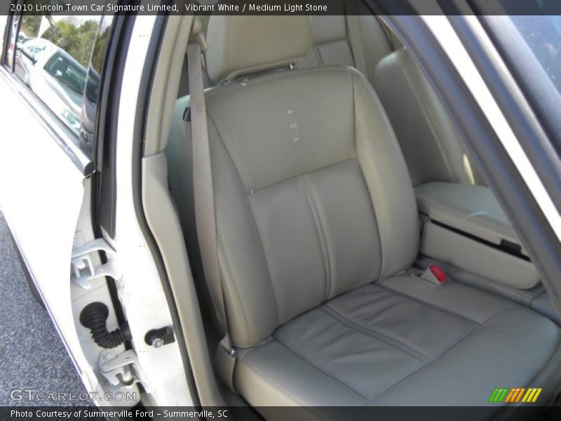 Vibrant White / Medium Light Stone 2010 Lincoln Town Car Signature Limited