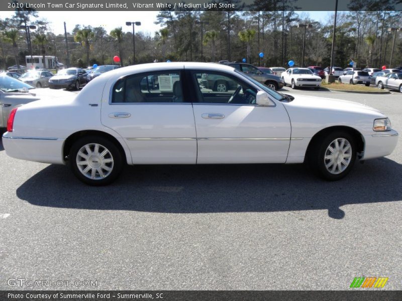 Vibrant White / Medium Light Stone 2010 Lincoln Town Car Signature Limited