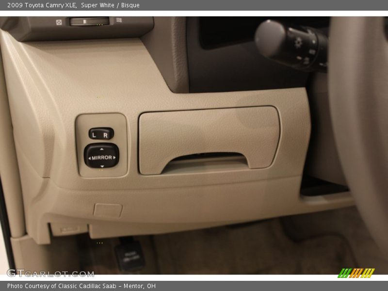 Super White / Bisque 2009 Toyota Camry XLE