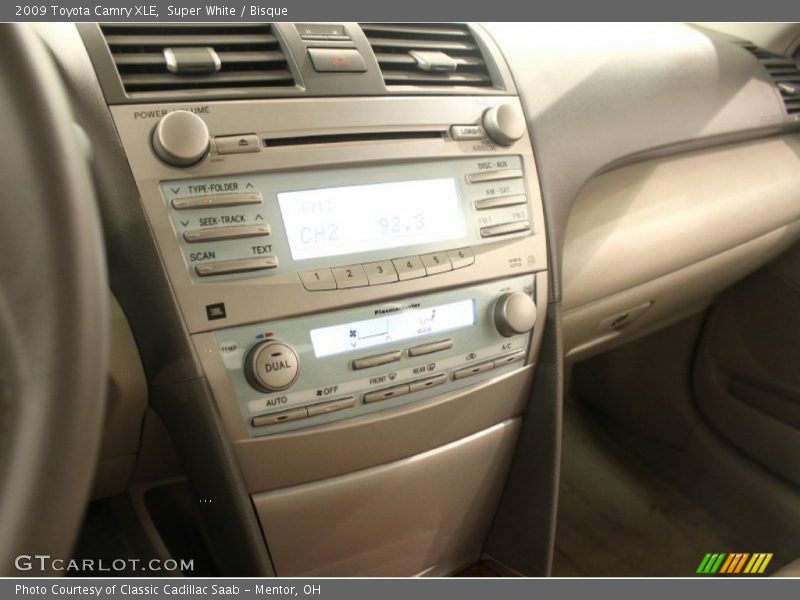 Super White / Bisque 2009 Toyota Camry XLE