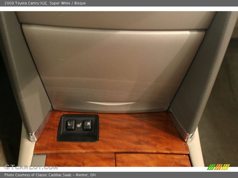 Super White / Bisque 2009 Toyota Camry XLE