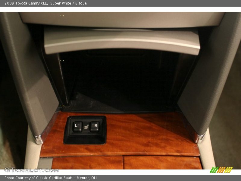 Super White / Bisque 2009 Toyota Camry XLE