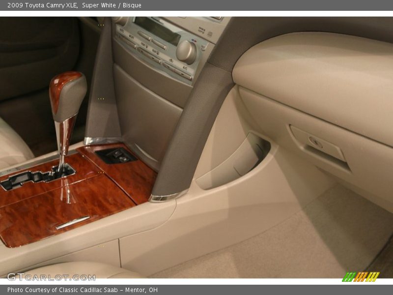 Super White / Bisque 2009 Toyota Camry XLE